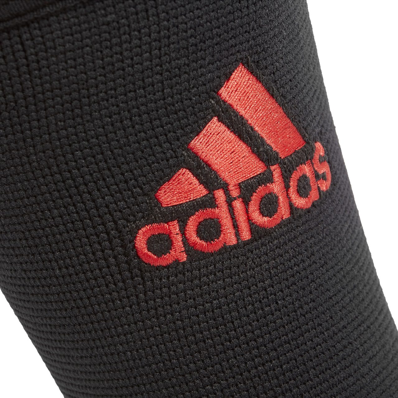 Наглезенка Adidas — Dias Sport Наглезенка Adidas-отблизо